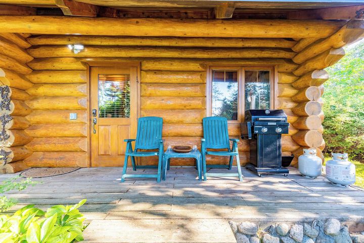 Penn Cove Overlook by Avantstay Cabin w / Views