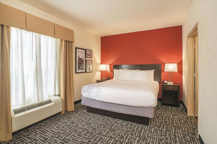 La Quinta Inn & Suites by Wyndham Smyrna TN - Nashville