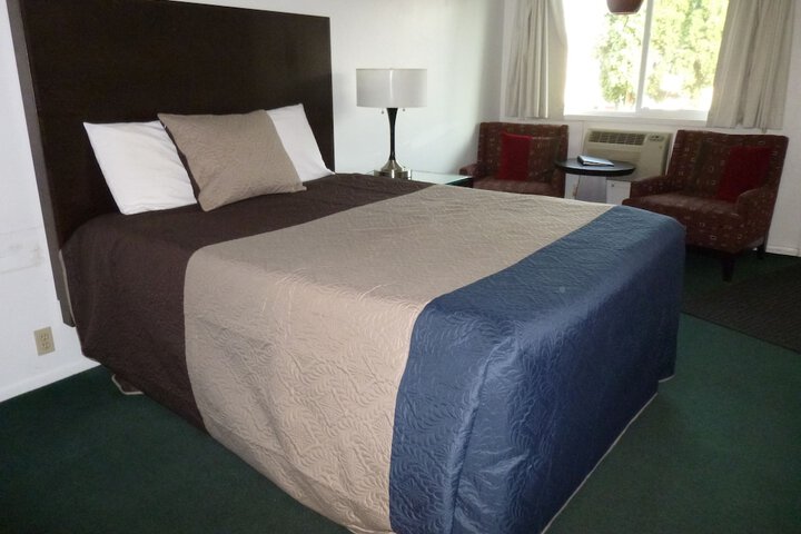 Cougar Land Motel