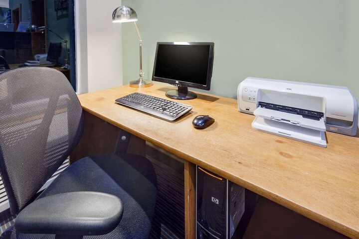 Business Center 45 of 46