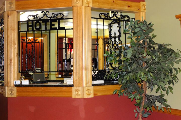 Martin & Mason Hotel