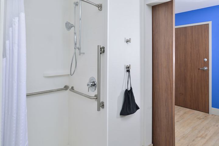 Room 18 of 34