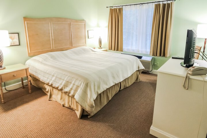 Holly Tree Resort