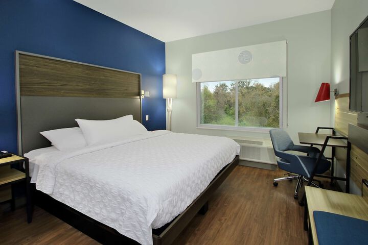 Room 11 of 38