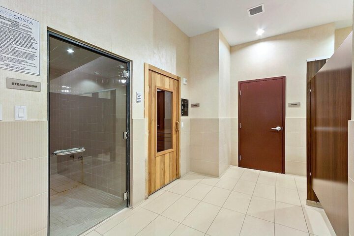 Casa Costa 308s Studio Pools, Jacuzzi, Beach, Shops & Dog Friendly