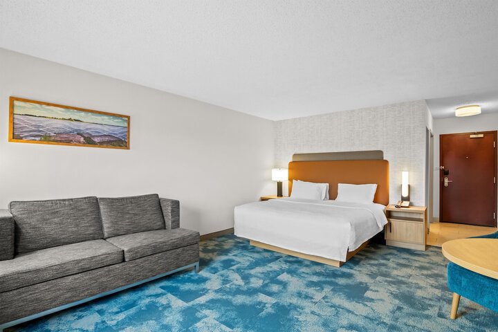 Hampton Inn & Suites Detroit-Canton
