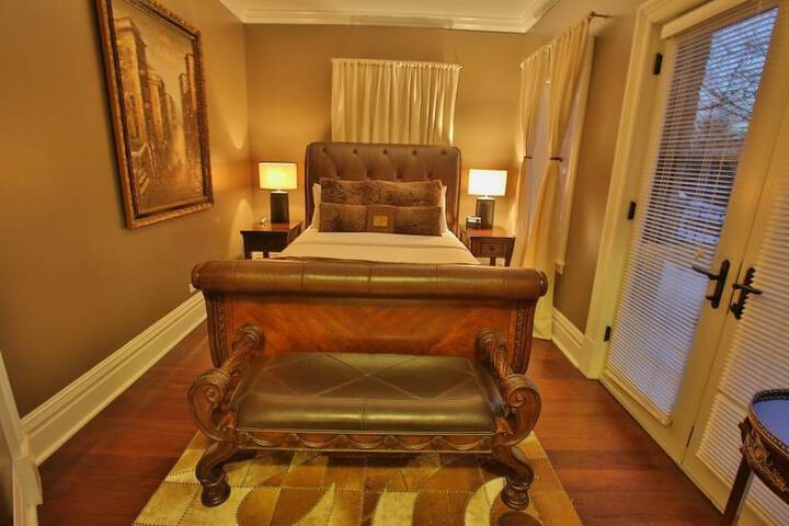 Room 76 of 119