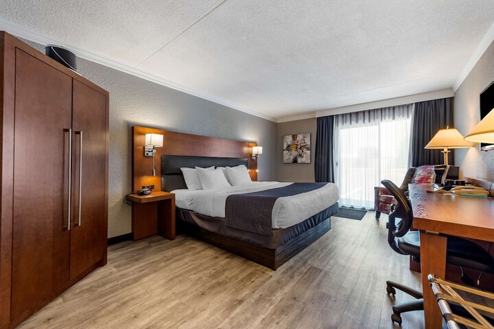 Room 33 of 53