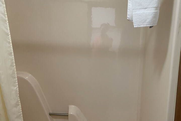 Room 10 of 32
