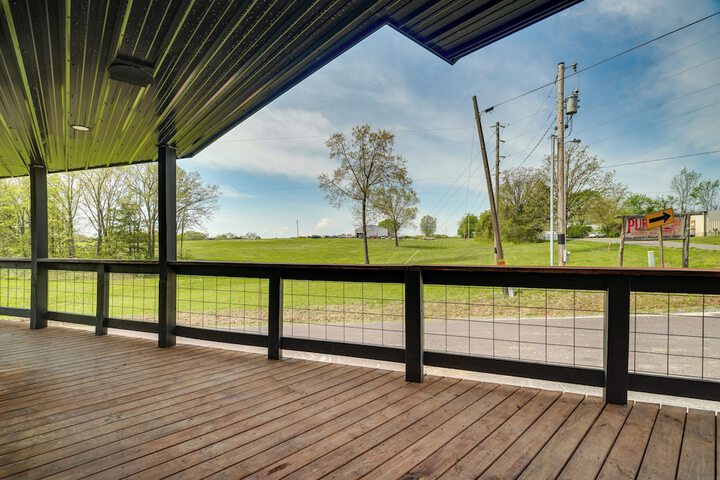 Near Wineries: Country Condo in New Haven