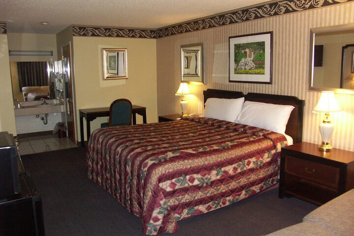 Deerwood Inn and Madison Campground