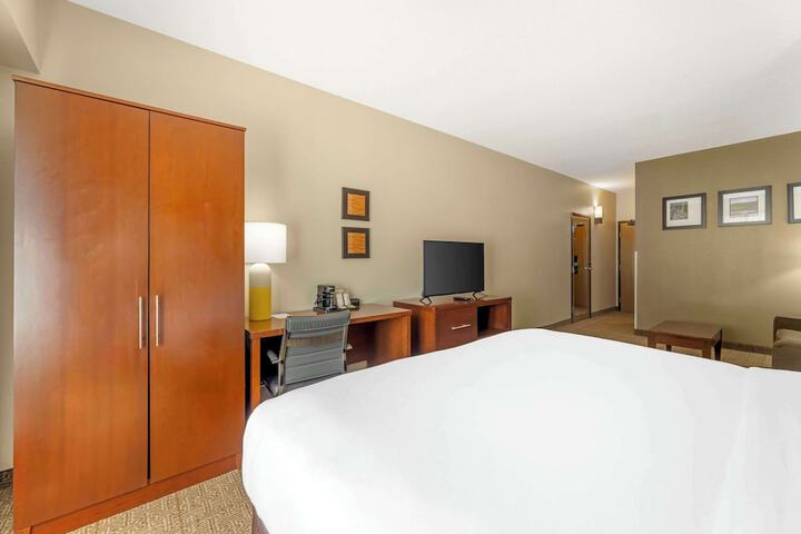 Room 16 of 38