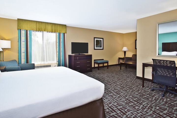 Room 17 of 34