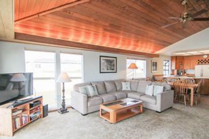 North Jetty 3 Br home by RedAwning