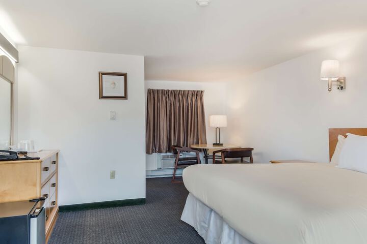 Americas Best Value Inn & Suites Hyannis Cape Cod