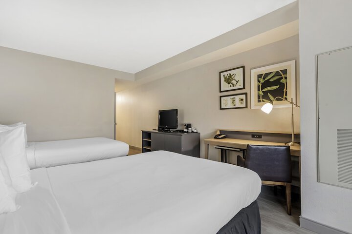 Room 21 of 34