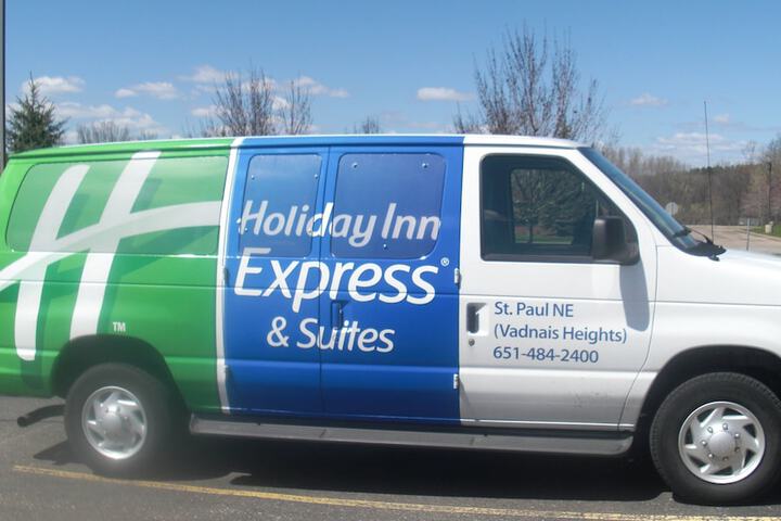 Holiday Inn Express & Suites Vadnais Heights by IHG
