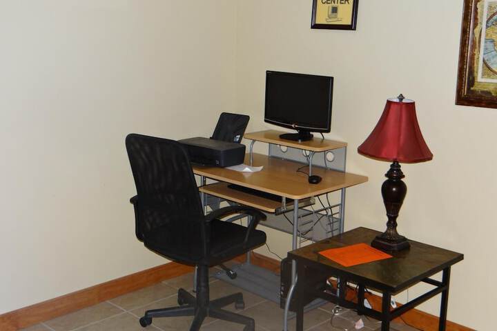 Business Center 27 of 29