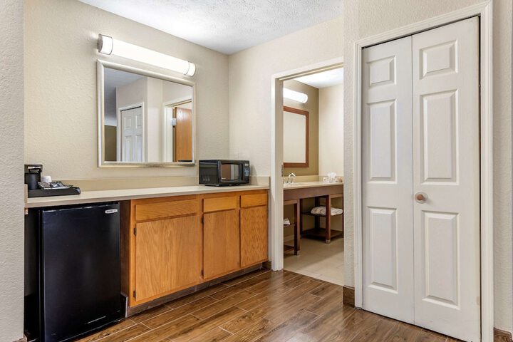 Comfort Inn & Suites Cincinnati Eastgate