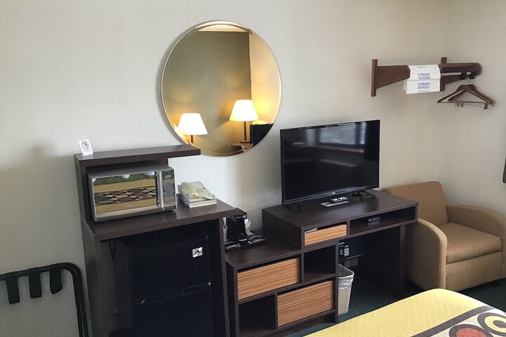Room 17 of 36