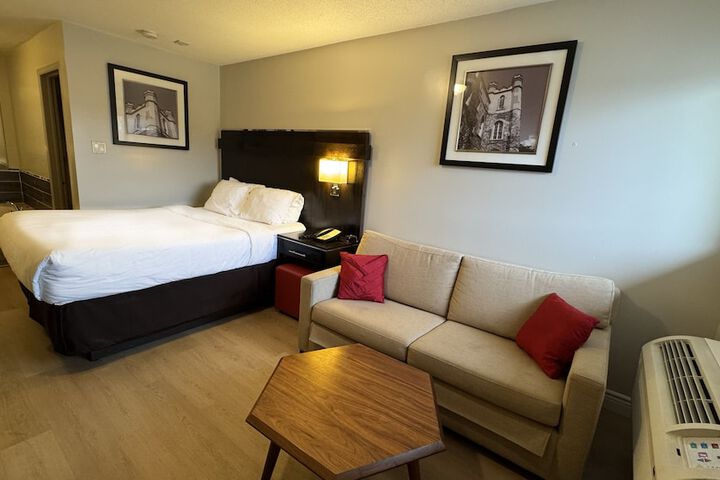 Riviera Inn and Suites 1000 Islands