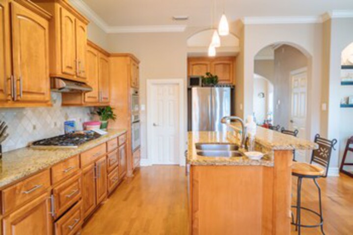 Spacious Kemah Boardwalk Townhome VR