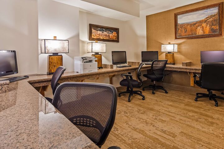 Business Center 44 of 45