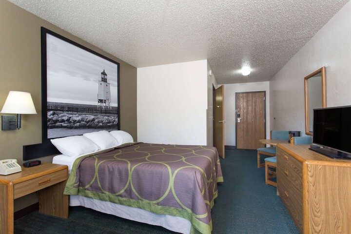 Room 6 of 14