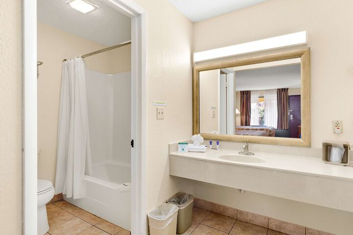 Room 13 of 20