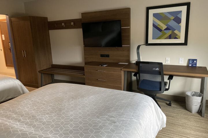 Room 11 of 66