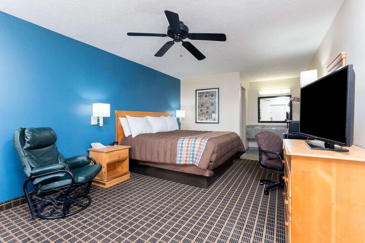 Room 16 of 30