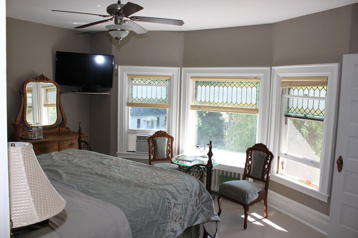 Room 35 of 61