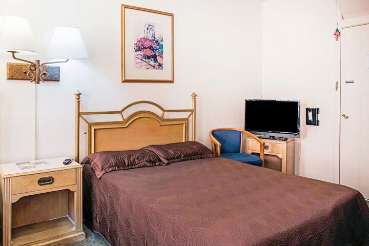 Room 27 of 77