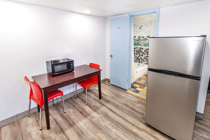Room 11 of 25
