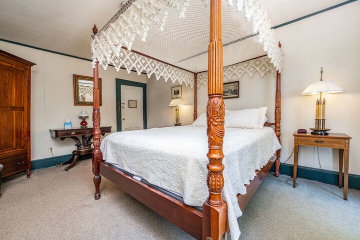 Wayside Inn