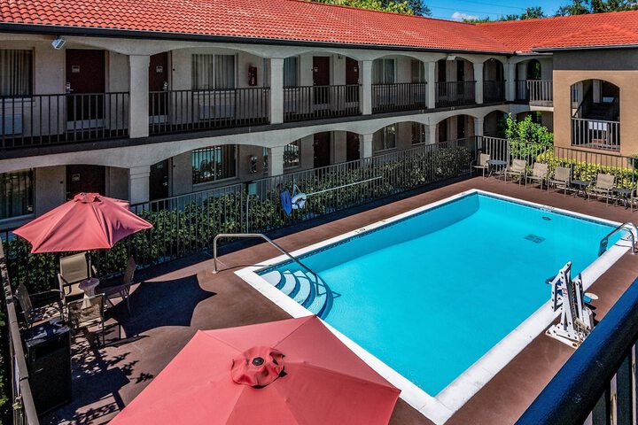 Pool 4 of 27