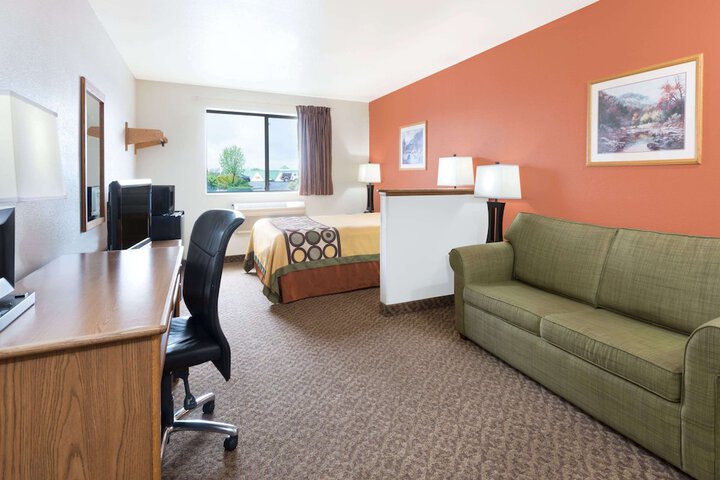 Room 11 of 15