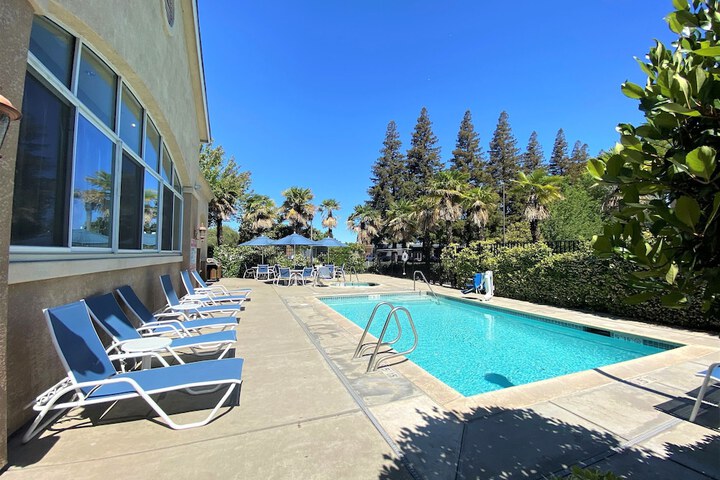 Pool 4 of 30