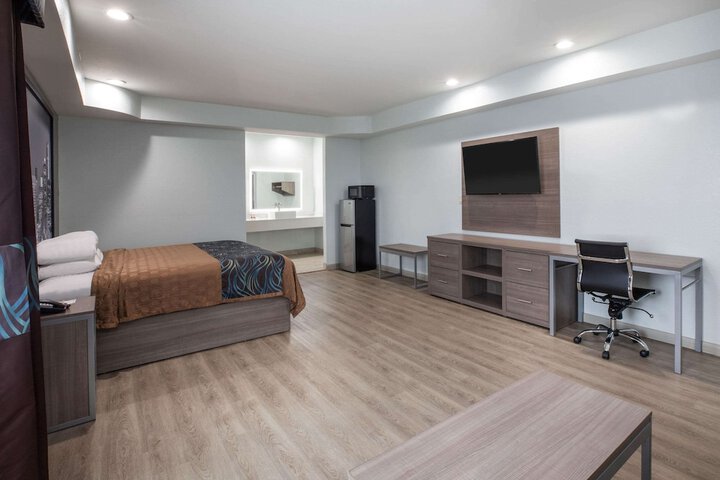 Room 9 of 25