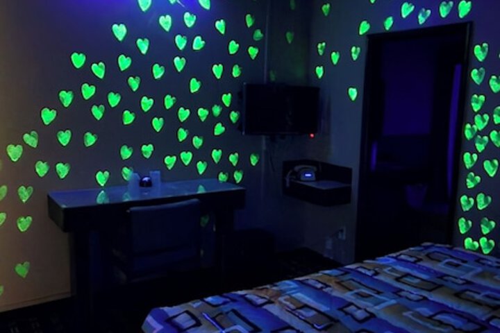 Room 27 of 35