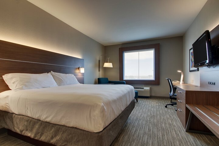 Holiday Inn Express Hotel & Suites Vernon College Area by IHG
