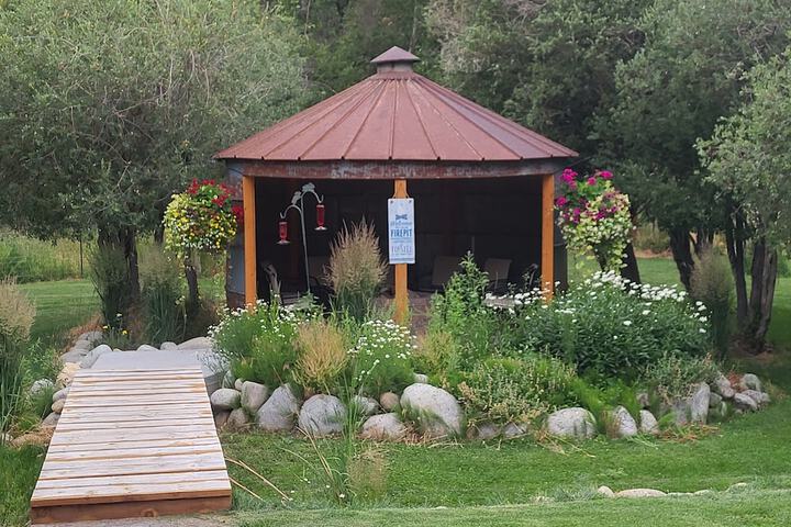 Buffalo Peaks B & B