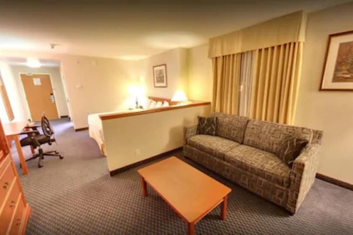 Room 53 of 77