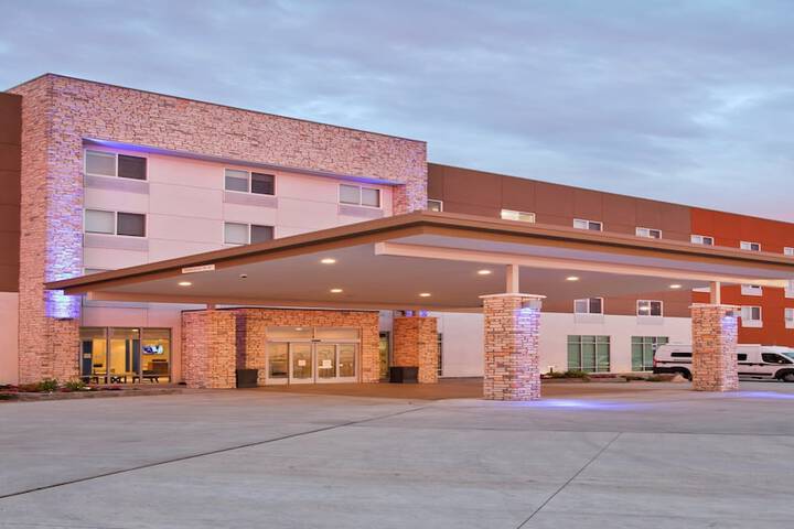 Hotel 6 of 100