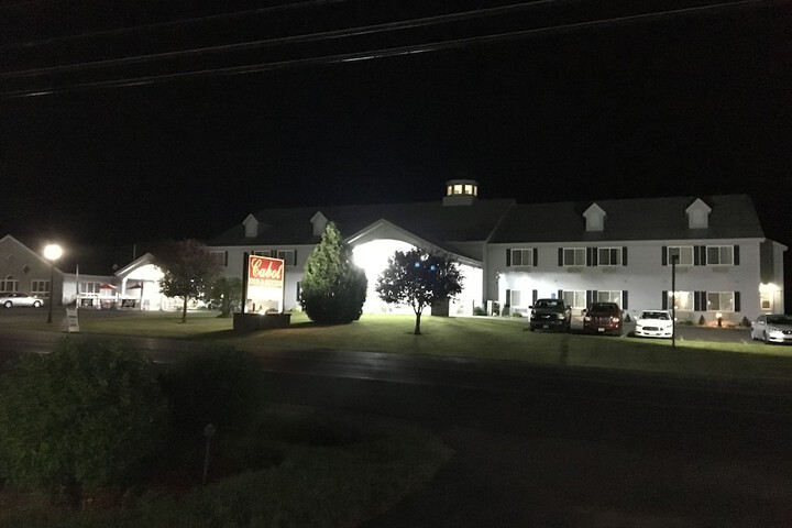 Cabot Inn & Suites