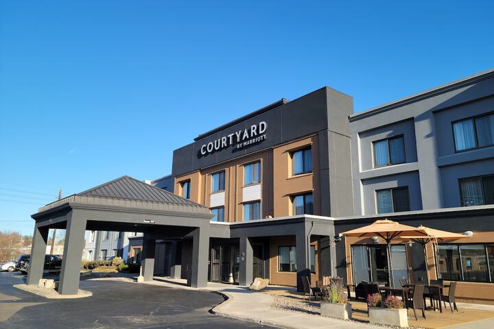 Hotel 4 of 50
