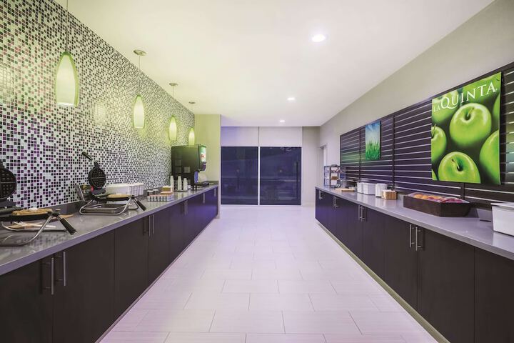 La Quinta Inn & Suites by Wyndham Clifton Park / Saratoga Area
