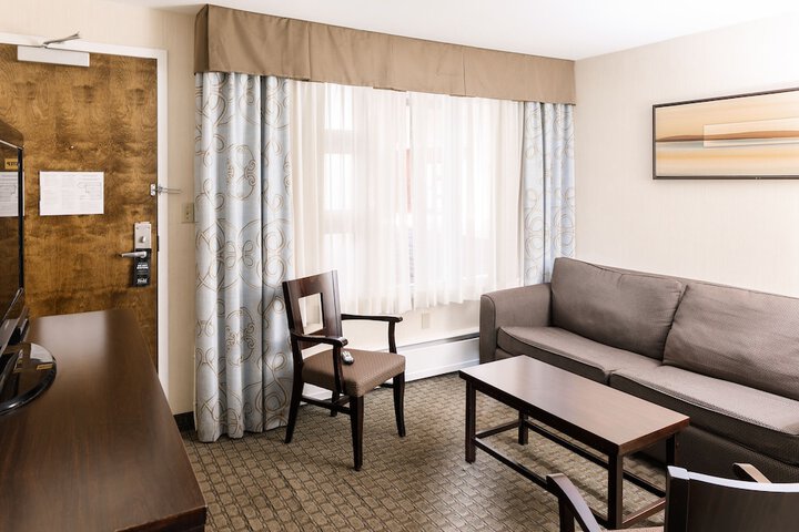 Room 32 of 48