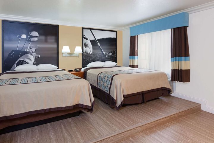 Room 11 of 26