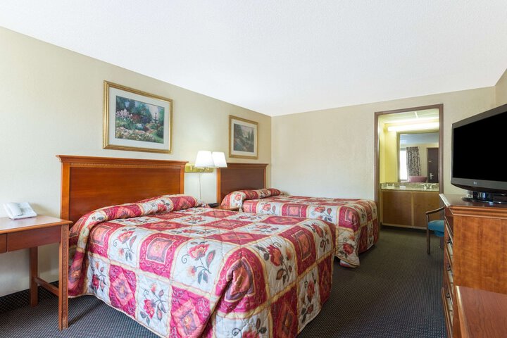 Room 4 of 13